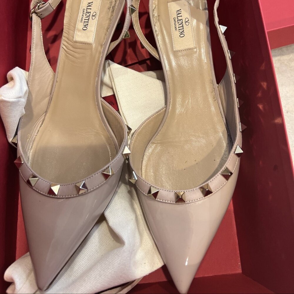 Valentino Garavani Rockstud Patent Leather Slingback Pumps 40 EU- kitten heel